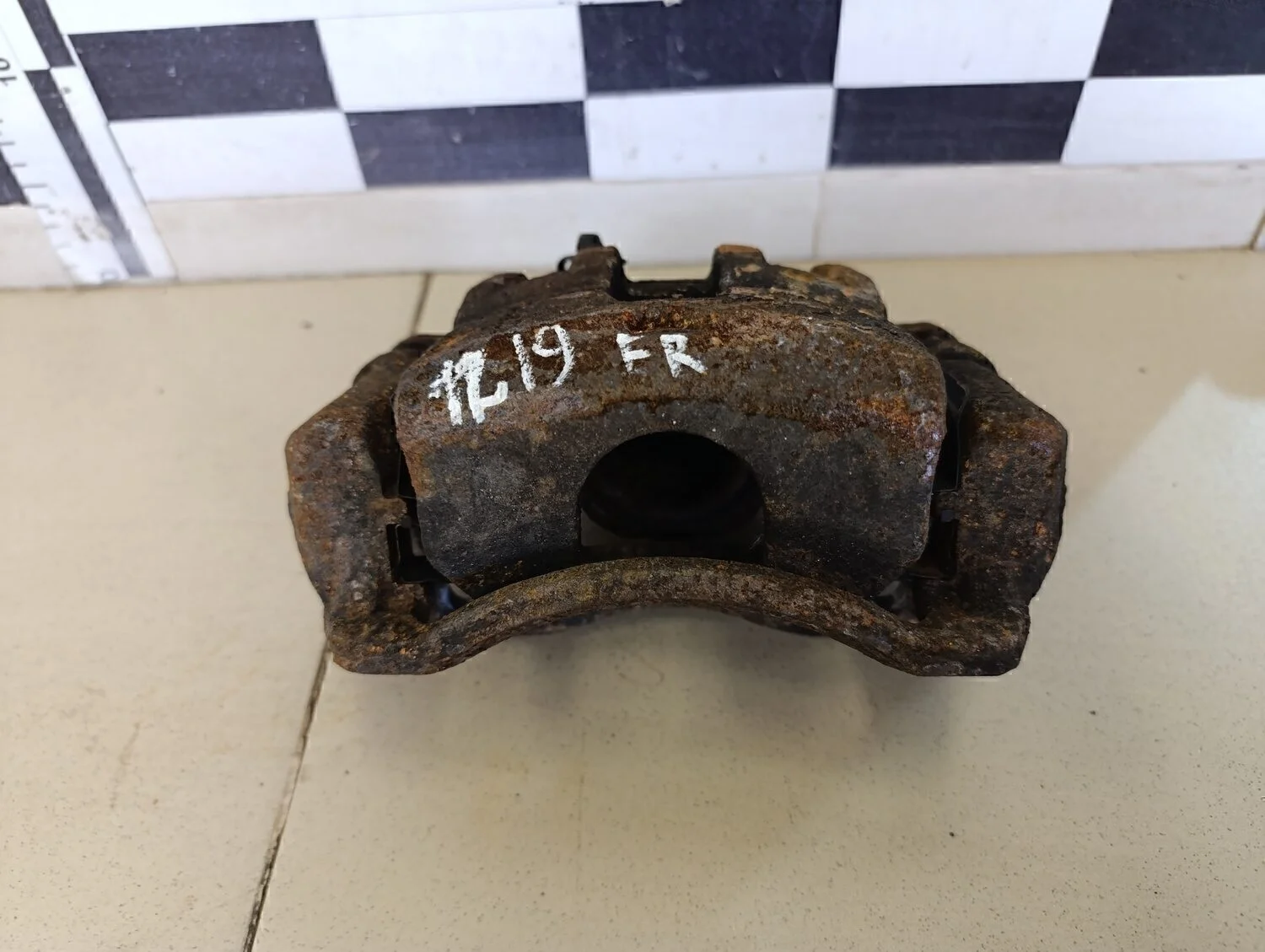 Суппорт передний правый Solaris 2010-2017