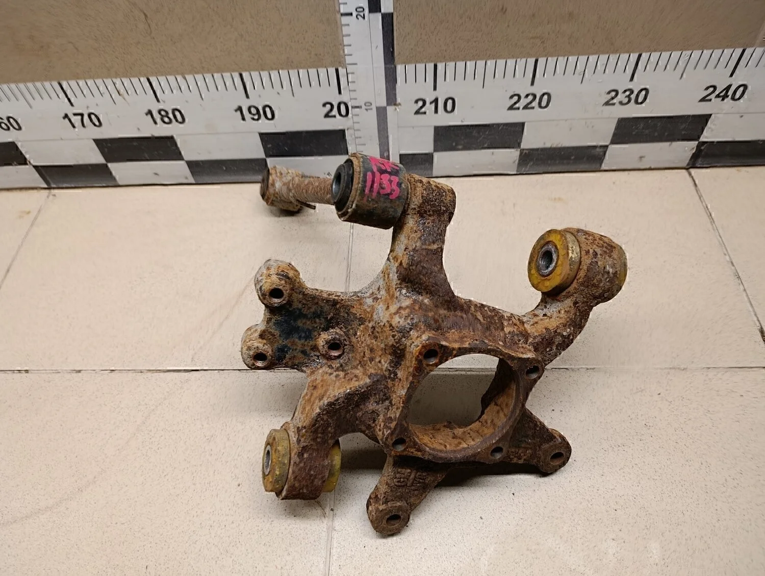 Кулак поворотный задний правый Captiva (C100) 2006-2010