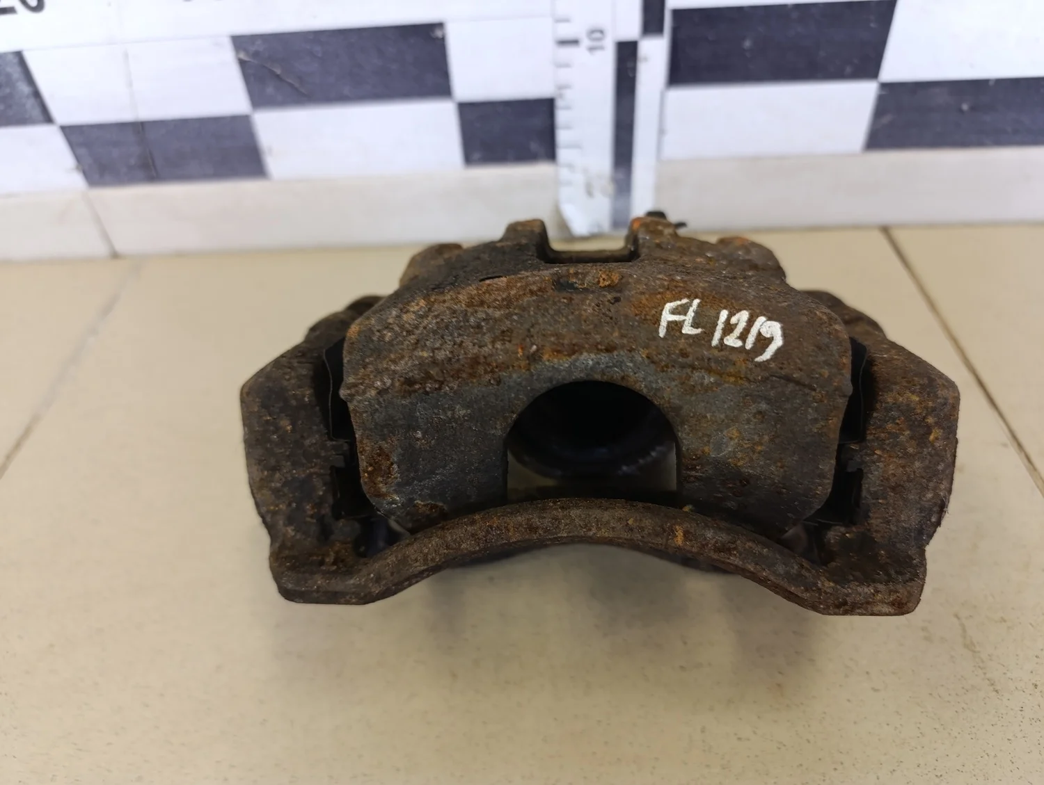 Суппорт передний левый Solaris 2010-2017