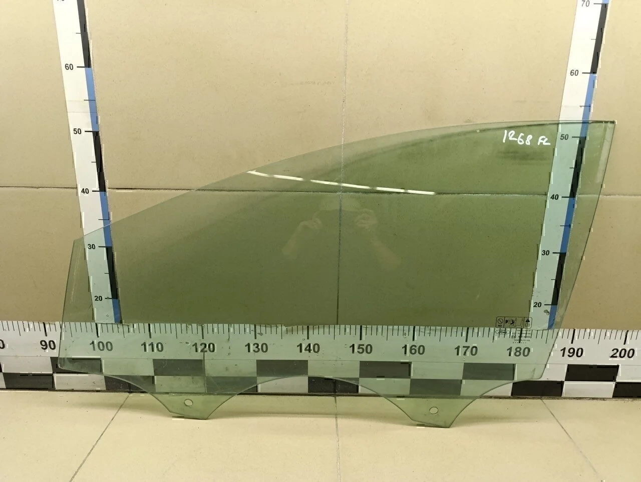 Стекло двери передней левой Focus III 2011>