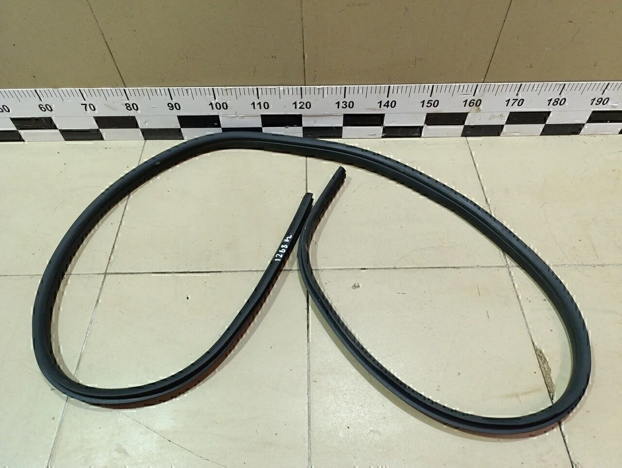 Уплотнитель двери Focus III 2011>