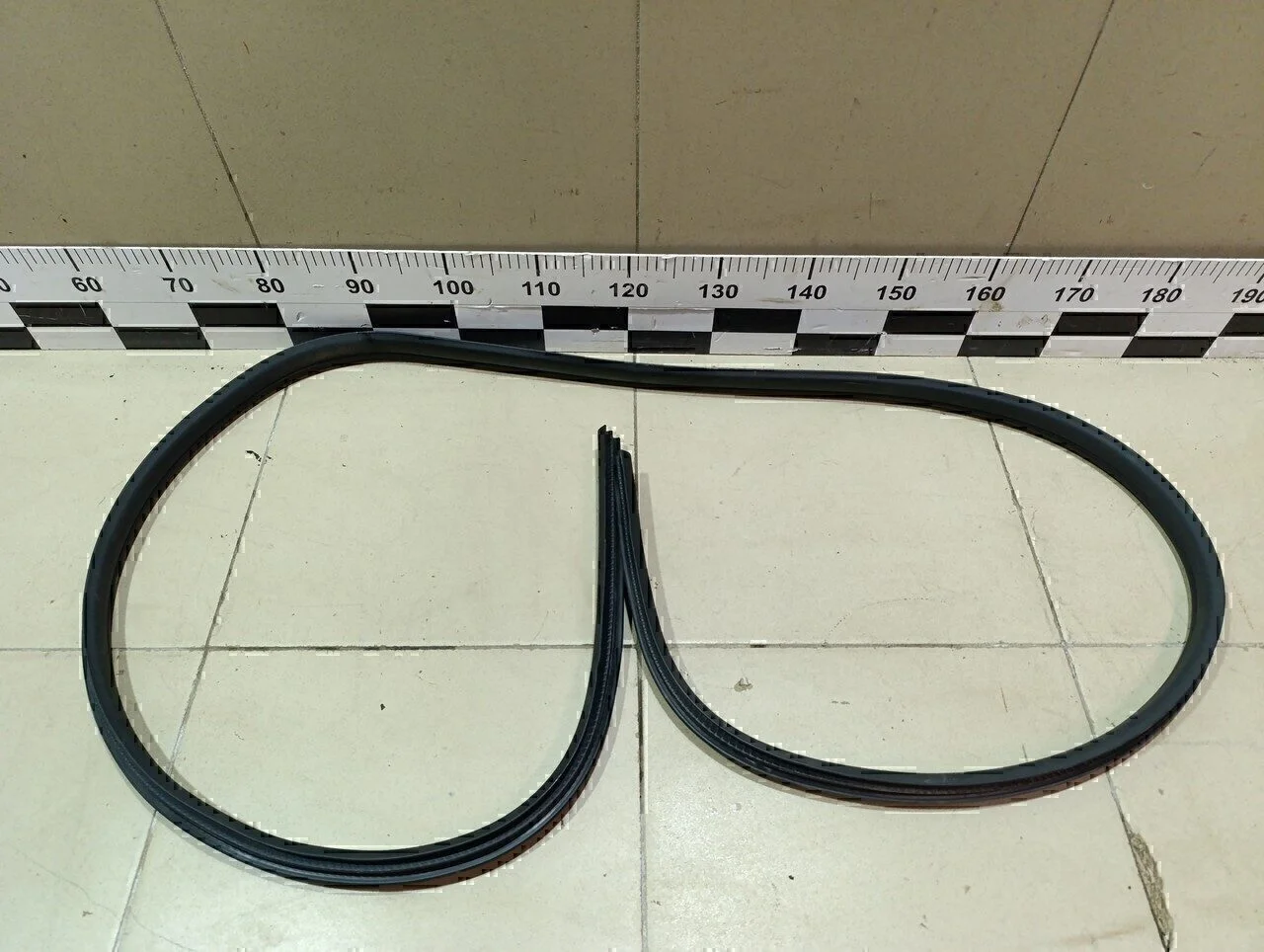 Уплотнитель двери Focus III 2011>