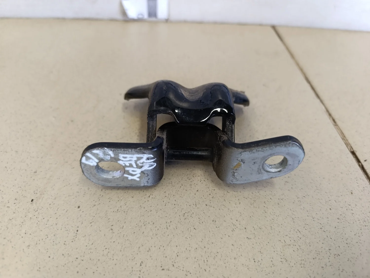 Петля двери задней правой верхняя RIO 2011-2017