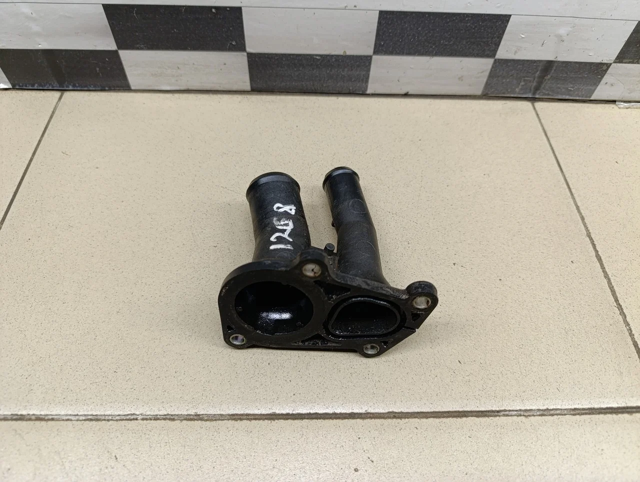 Крышка термостата Focus II 2005-2008