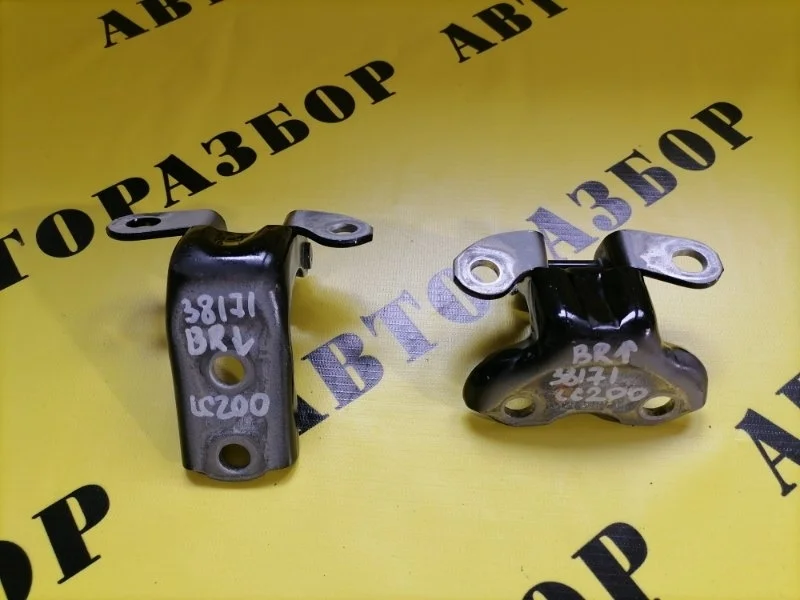 Петля двери Toyota Land Cruiser 200 2008-2021 2013 6877060040 4.5 1VDFTV 235Л/С DIESEL TURBO