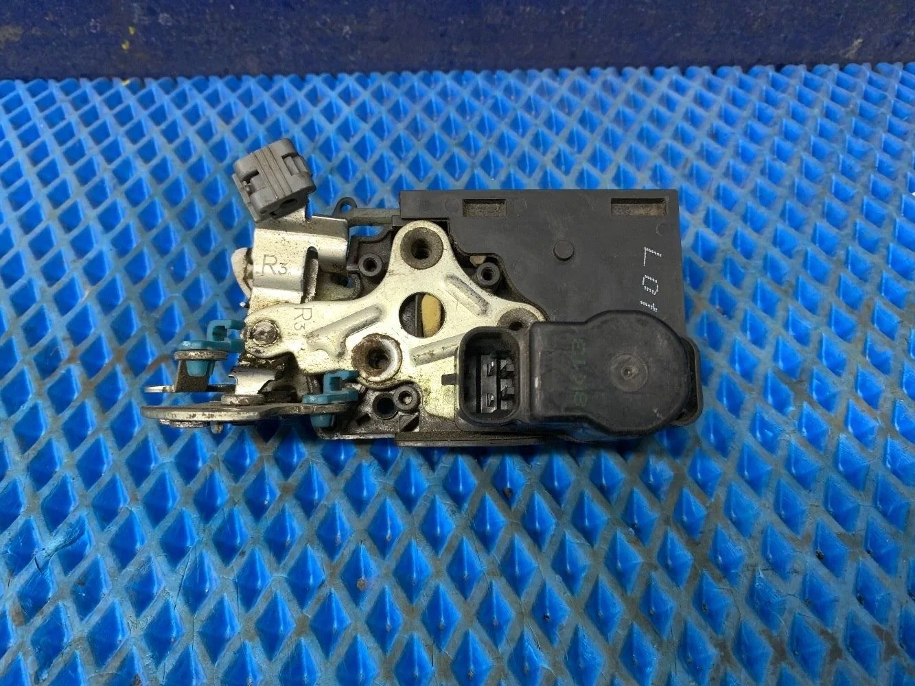 Замок двери передней правой Chevrolet Lacetti I (2004—2013)