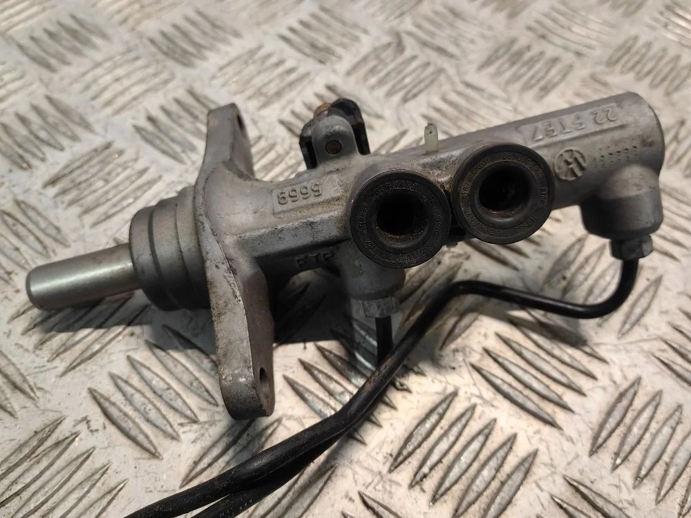 Цилиндр тормозной главный VW Polo V