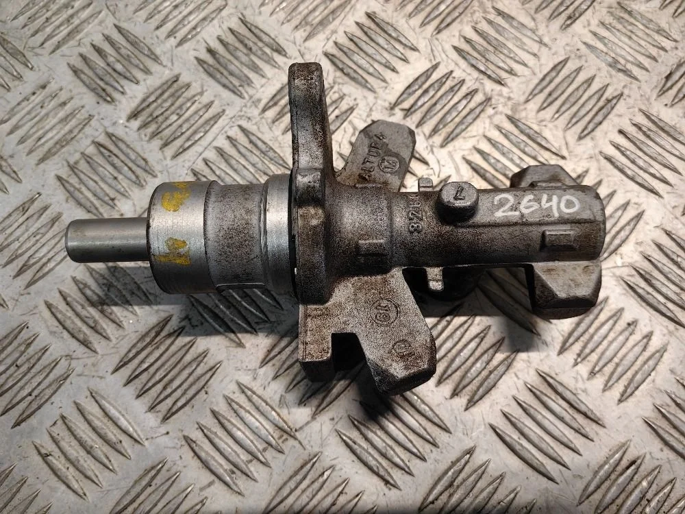 Цилиндр тормозной главный Land Rover Discovery