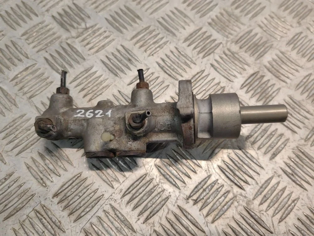 Цилиндр тормозной главный Skoda Fabia 1