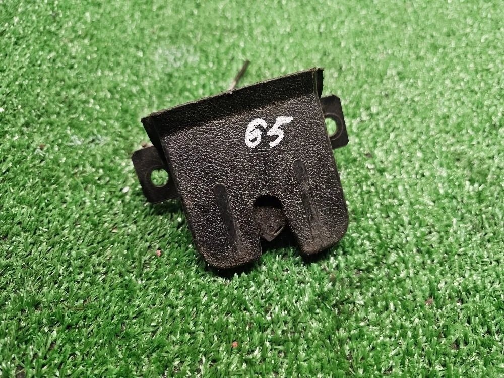 Замок багажника Volkswagen Touareg I