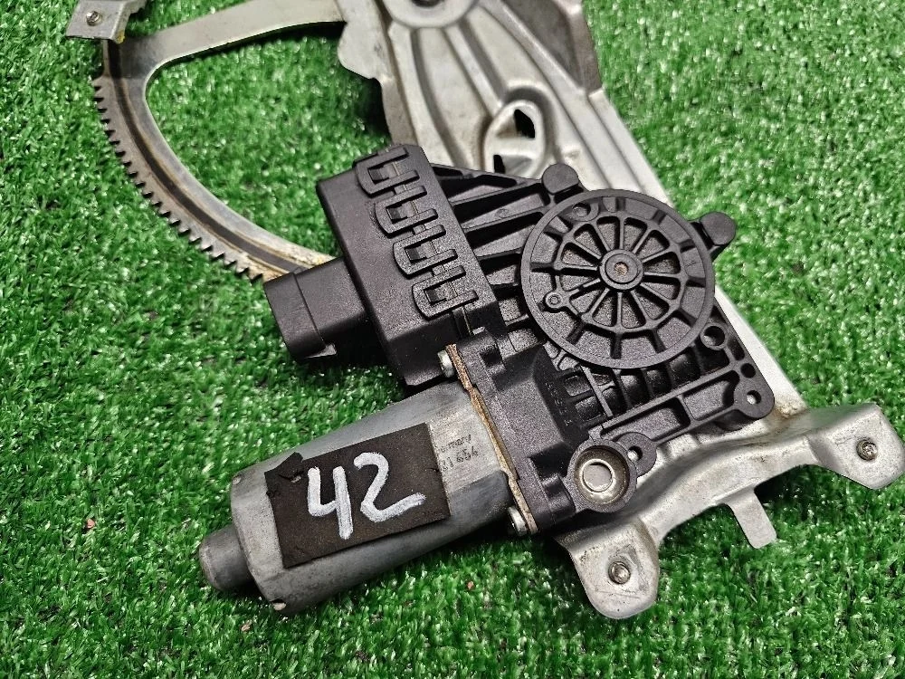 Мотор стекл. перед.лев. Opel Zafira B