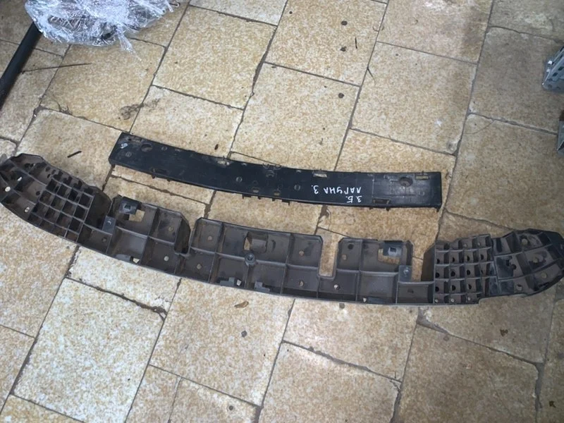 Усилитель бампера заднего Renault Laguna 2010 3