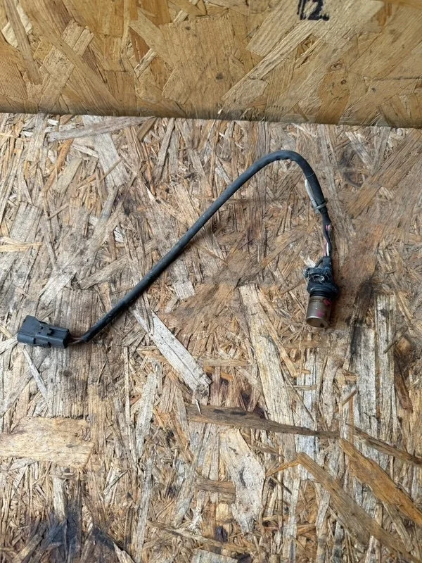 Датчик положения коленвала TOYOTA Avensis