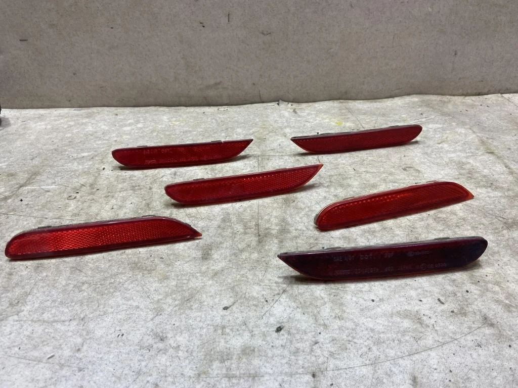 Отражатель заднего бампера Nissan Juke F15