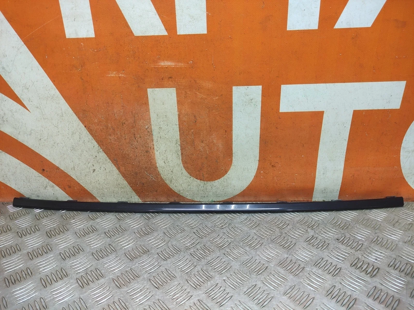 Накладка решетки в бампер Volkswagen Polo 2014-2019 5