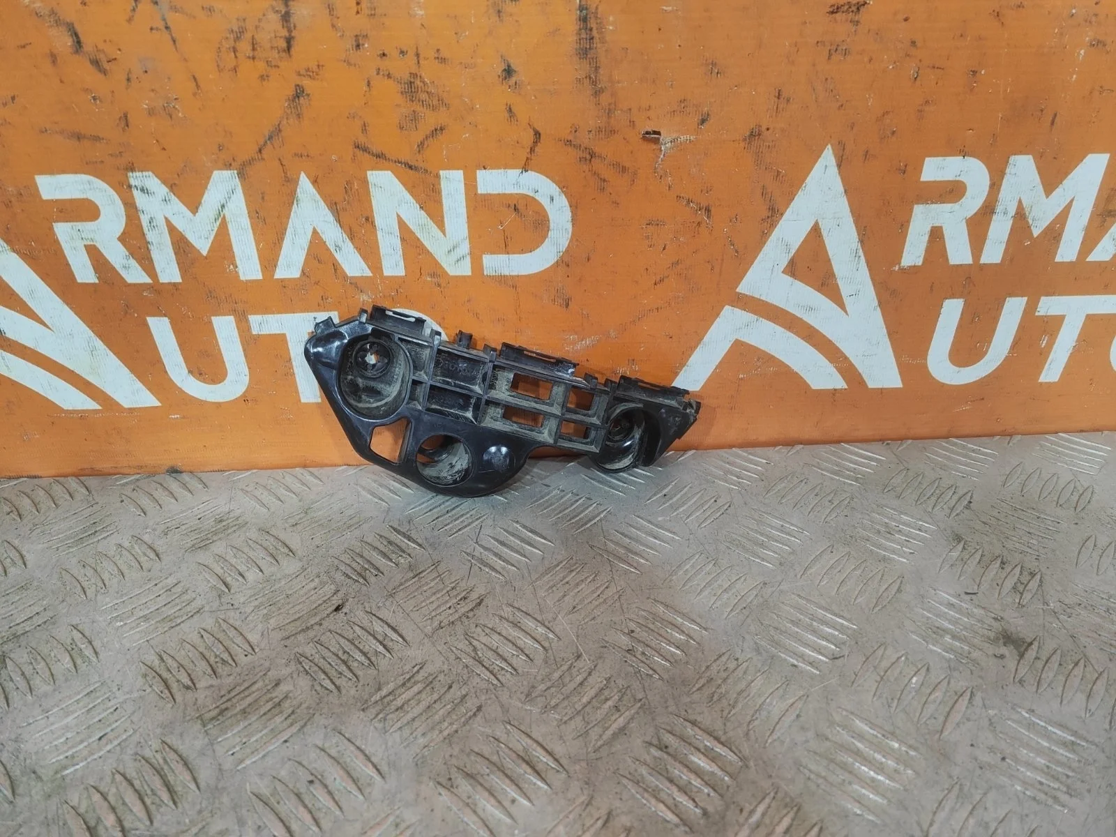 Кронштейн бампера Toyota Camry 2017-нв 8 XV70