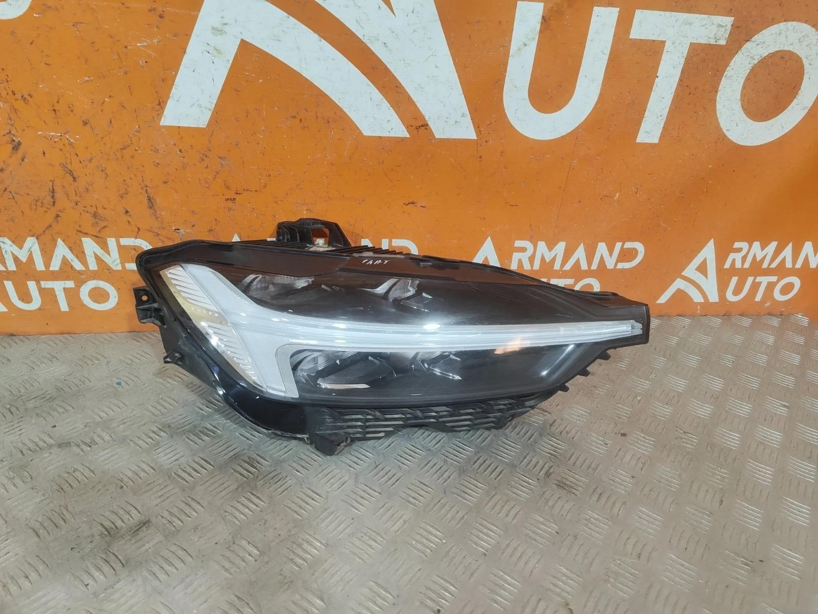 Фара Volvo XC60 2017-нв