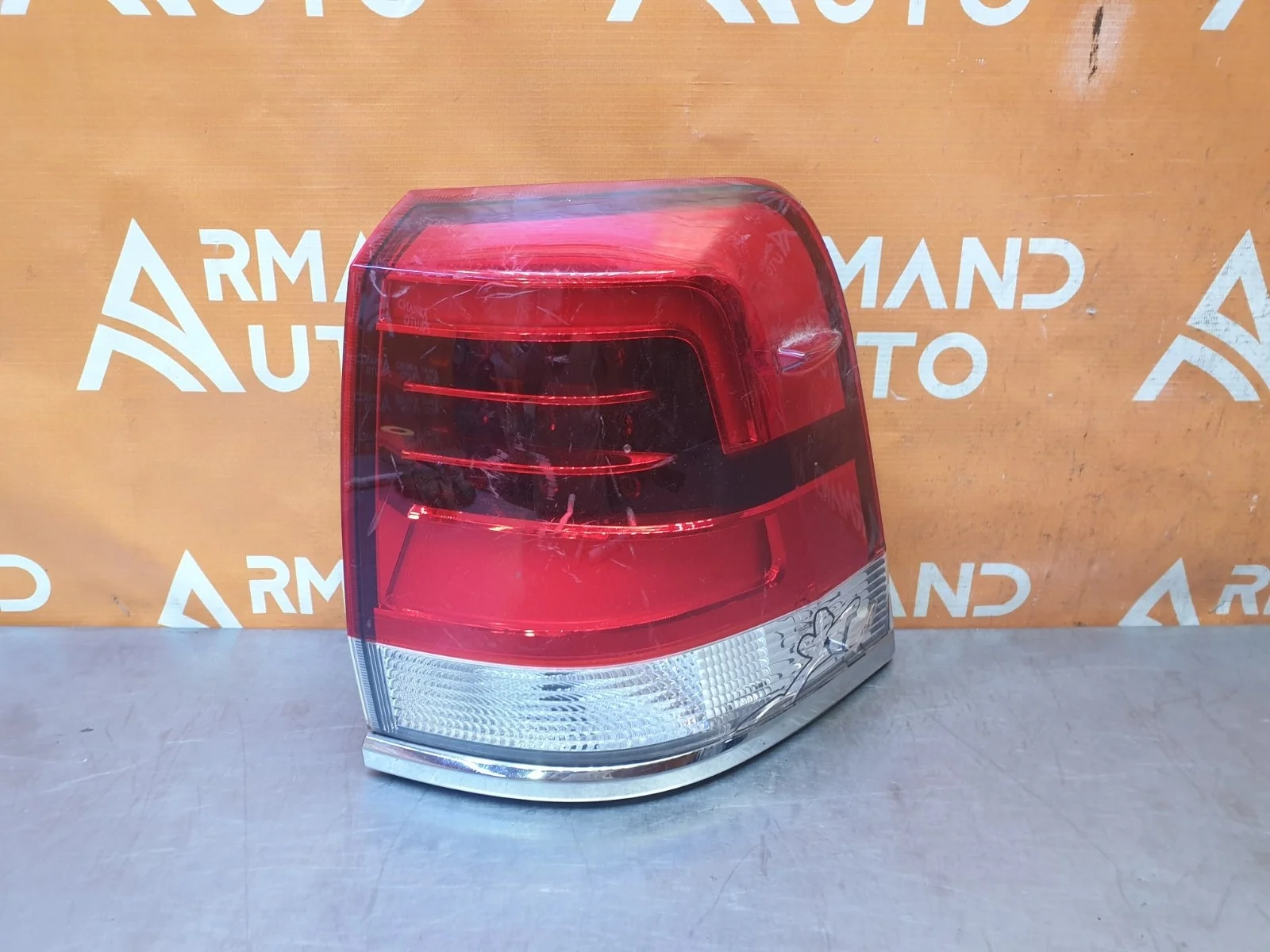 Фонарь внешний Toyota Land Cruiser 2015-2021 200