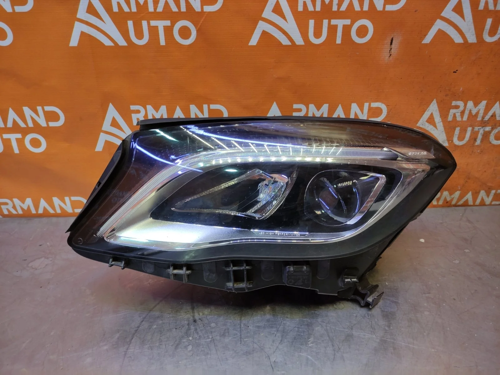 Фара Mercedes GLA-Class 2017-2020 X156