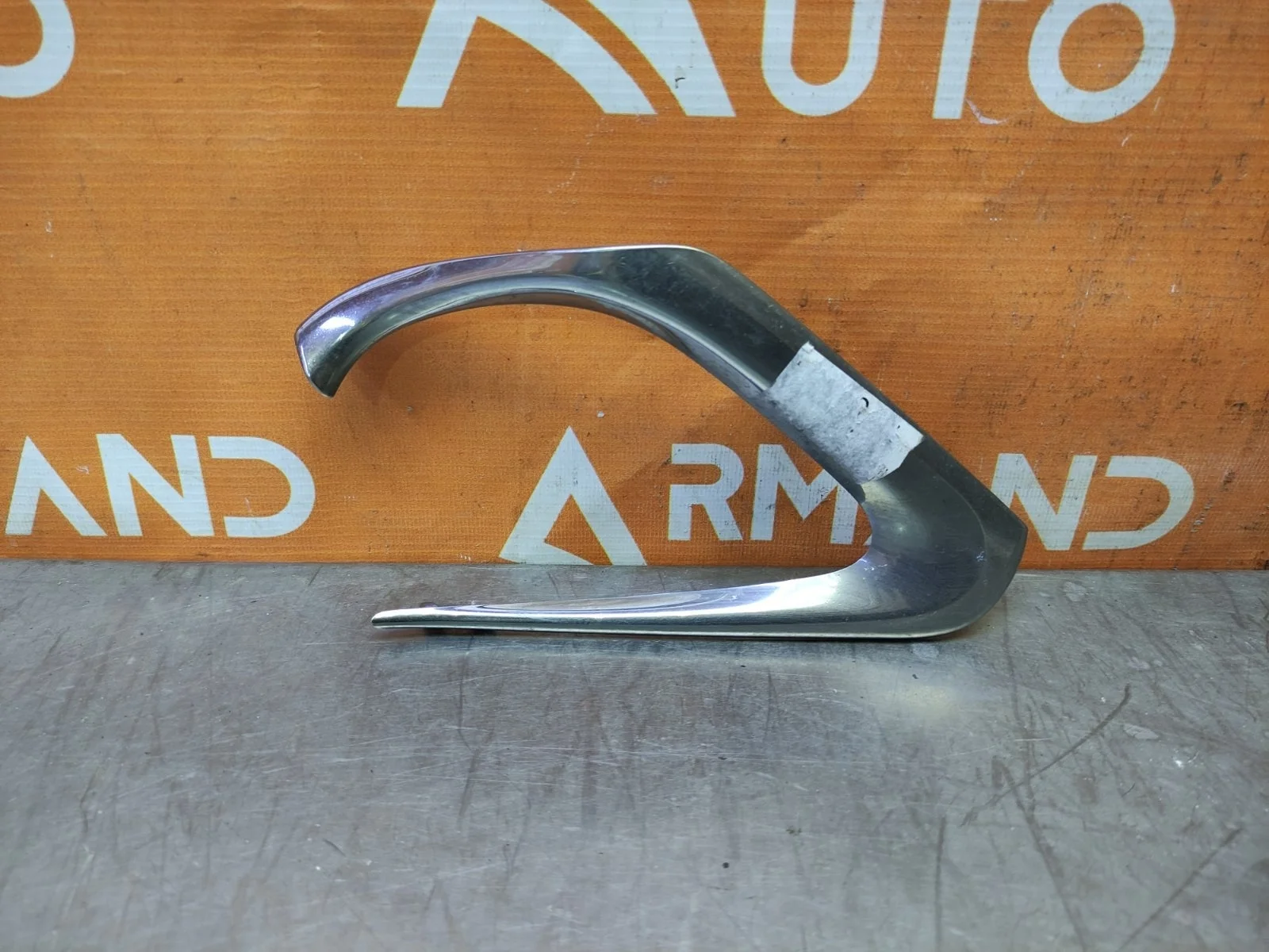 Накладка решетки в бампер toyota CAMRY 2014-2017 XV50