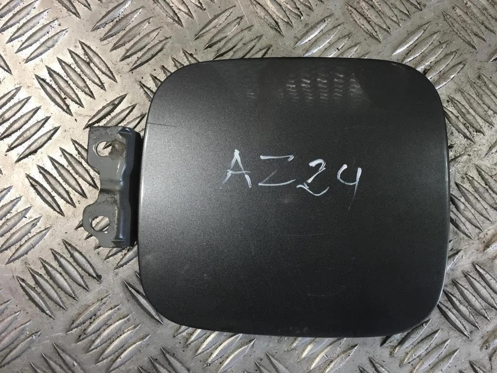 Лючок бензобака MITSUBISHI CARISMA I рестайлинг (