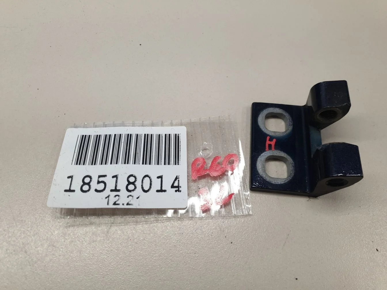 Петля двери задней левой нижняя для Mini Countryman R60 2010-2016