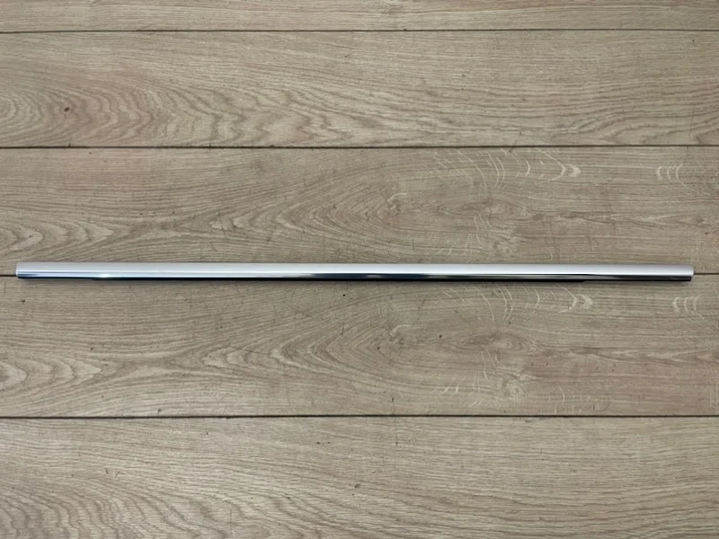 Накладка стекла двери VW Touareg 2 2010-2018 7P