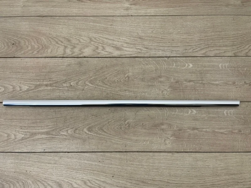 Накладка стекла двери VW Touareg 2 2010-2018 7P