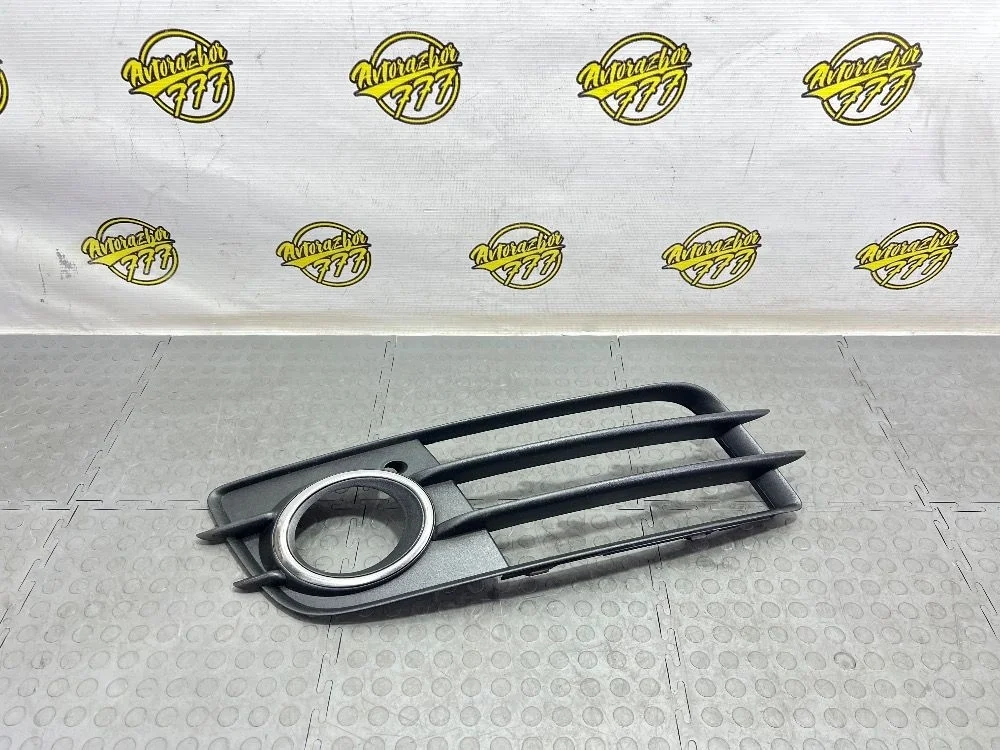 Решетка в бампер Audi A4 B8 (2007—2012)