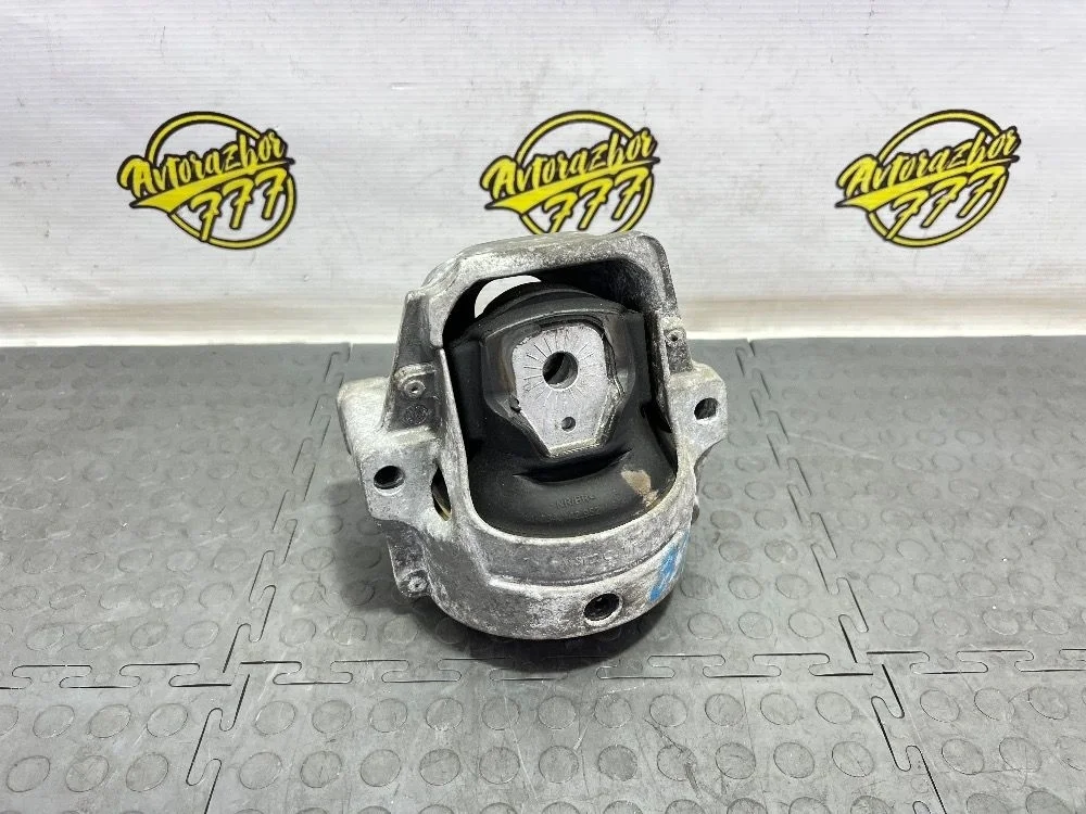 Опора двигателя правая Audi A4 B8 рестайлинг (2011—2015)