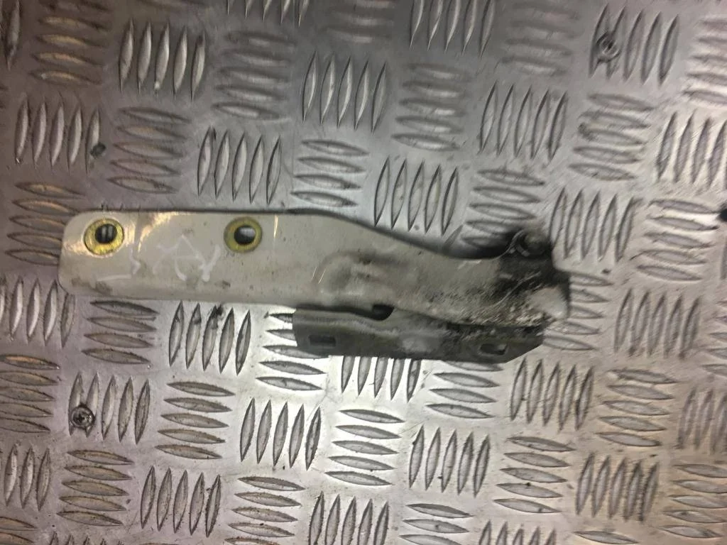 Петля капота левая Fiat Doblo I рестайлинг (2005—