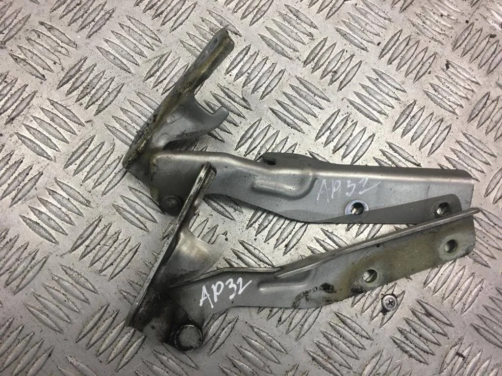 Петля капота левая Fiat Doblo I рестайлинг (2005—