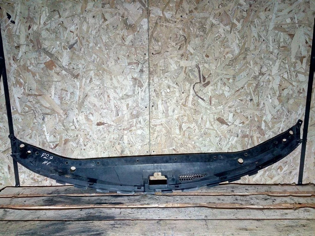 Накладка бампера переднего Hyundai Grand Starex I