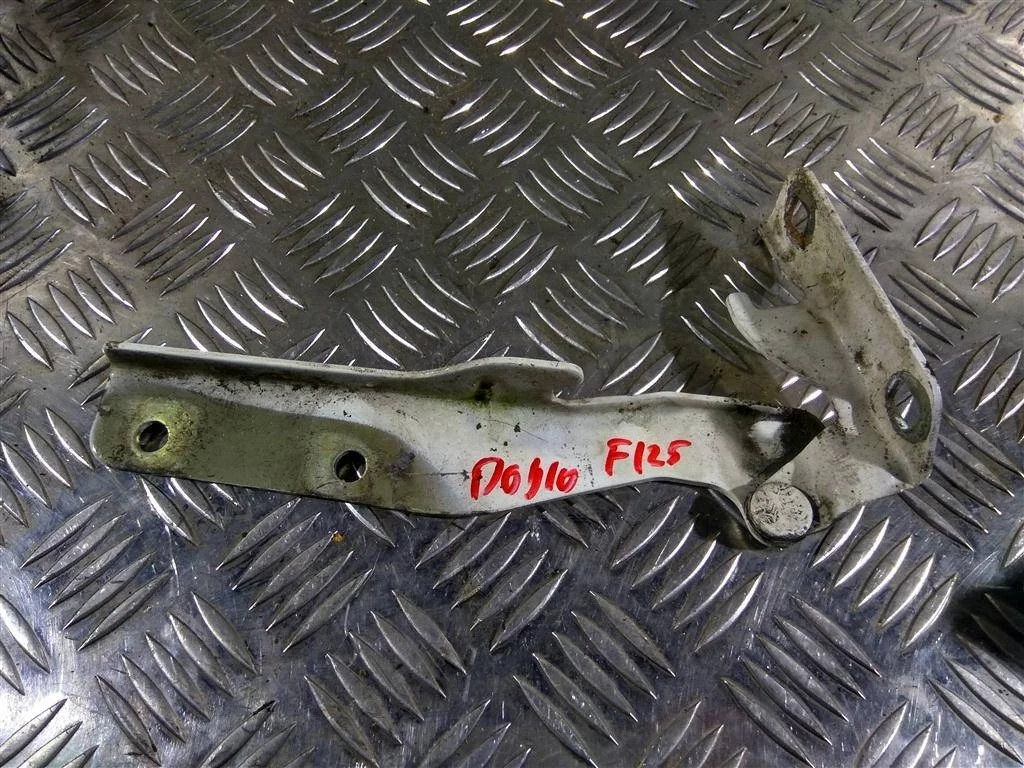 Петля капота левая Fiat Doblo I рестайлинг (2005—