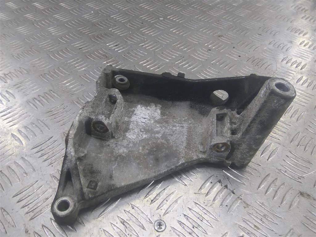 Кронштейн генератора Volkswagen Transporter T5 (2