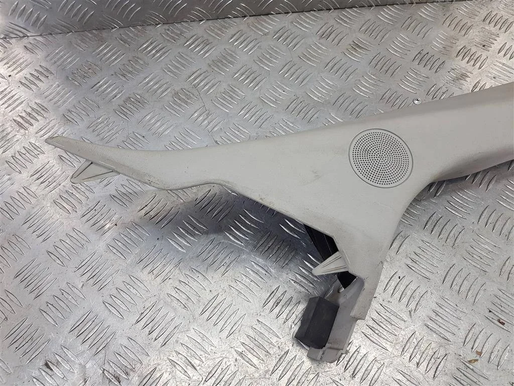 Накладка лобового стекла правая FORD Transit VIII