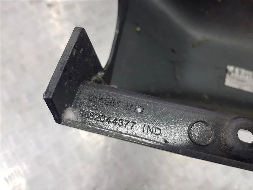 Клык заднего бампера левый Citroen Berlingo II (2