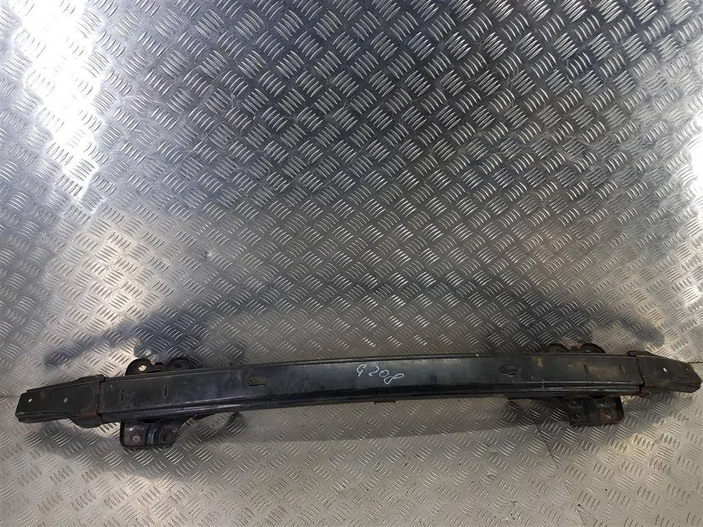 Усилитель бампера передний Hyundai Grand Starex I