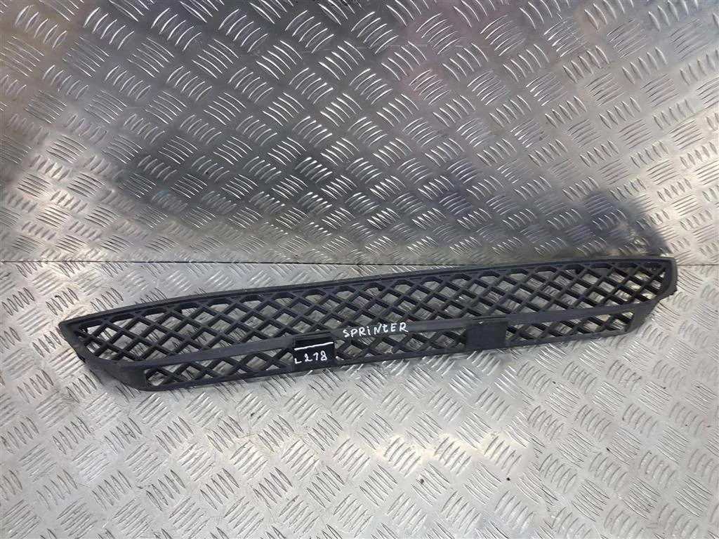 Решетка бампера MERCEDES-BENZ Sprinter W906 (2006