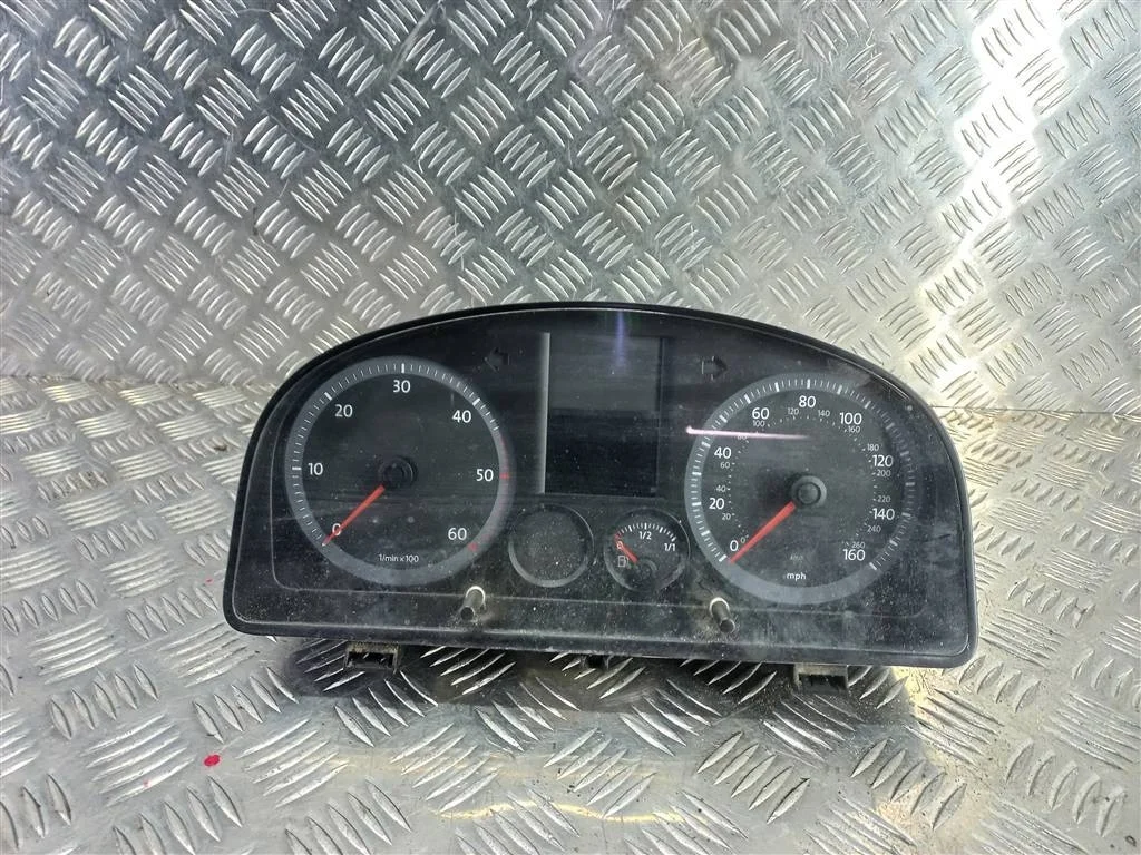 Панель приборов Volkswagen Caddy III (2004—2010)