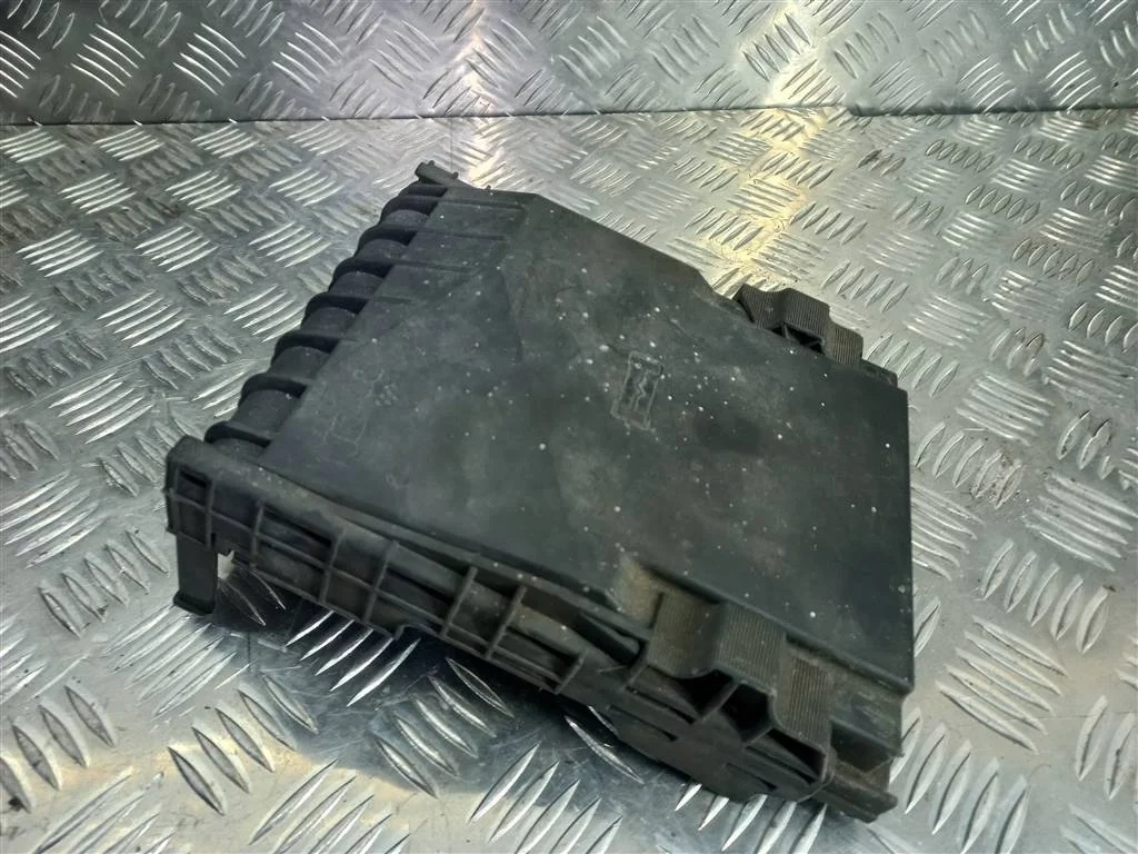 Крышка блока предохранителей Volkswagen Caddy III