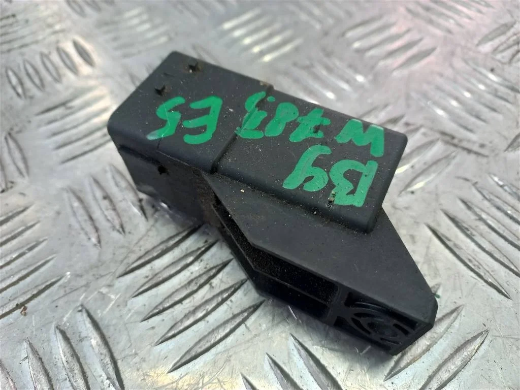 Реле свечей накала Citroen Berlingo II (2008—2012)