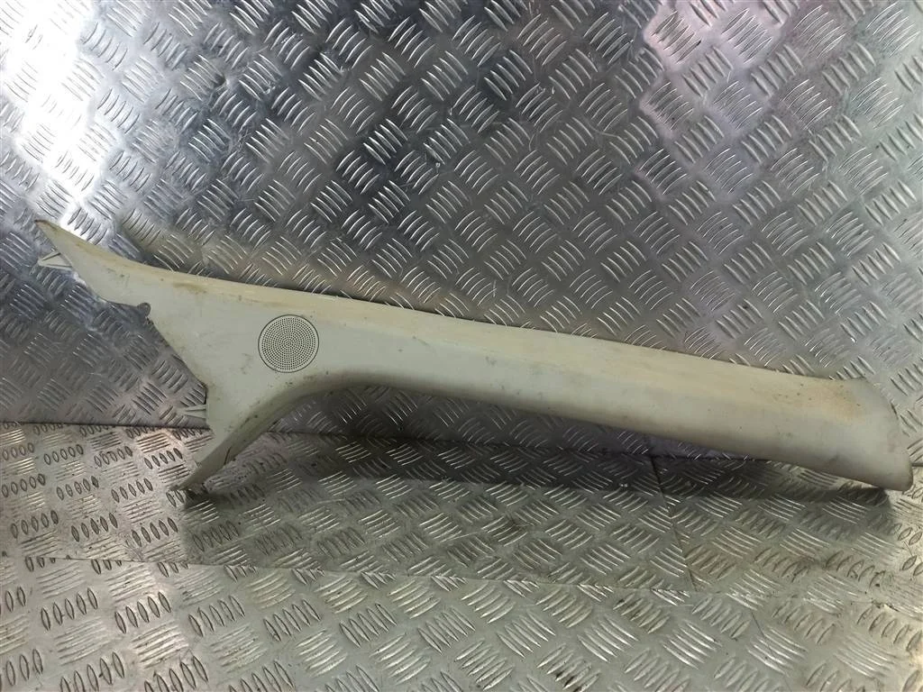 Накладка лобового стекла правая FORD Transit VIII