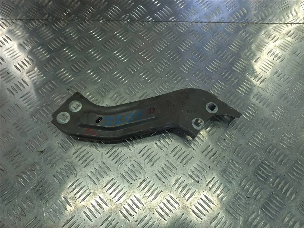 Кронштейн фары левой Peugeot Partner II рестайлин