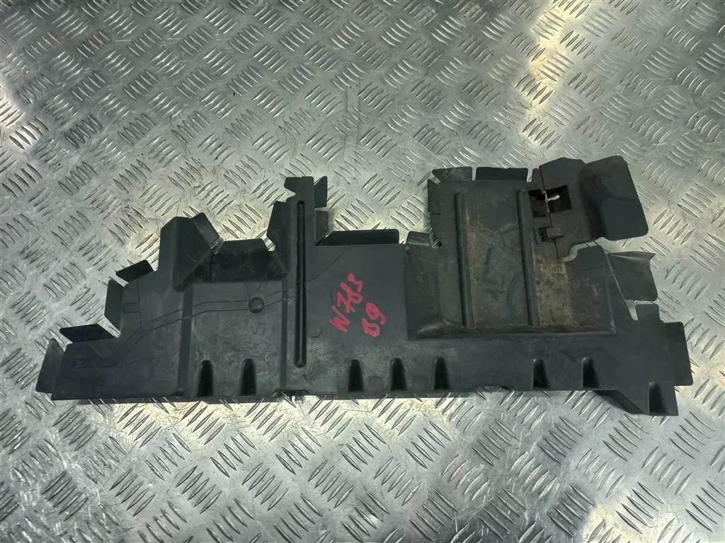 Дефлектор радиатора (Пыльник) Citroen Berlingo II