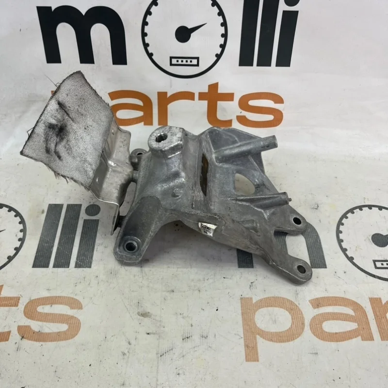 Кронштейн двигателя Audi Q8 2019