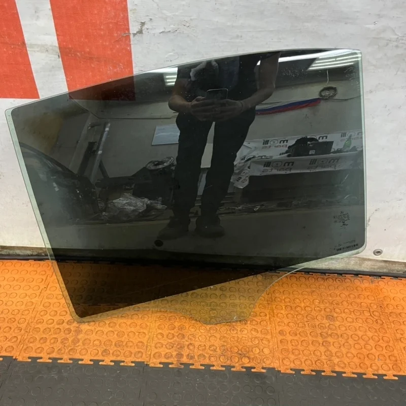 Стекло двери Mercedes-Benz -class 2019 W213