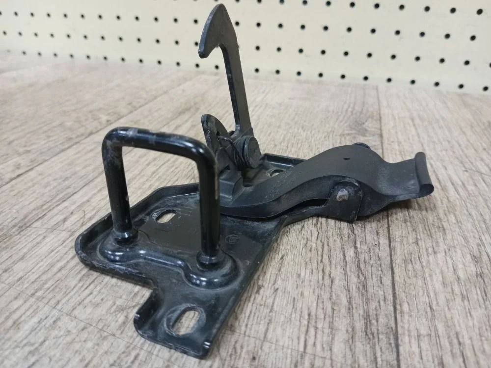 Замок капота Skoda Yeti I (2009—2014) Yeti I (2009—2014) 5L