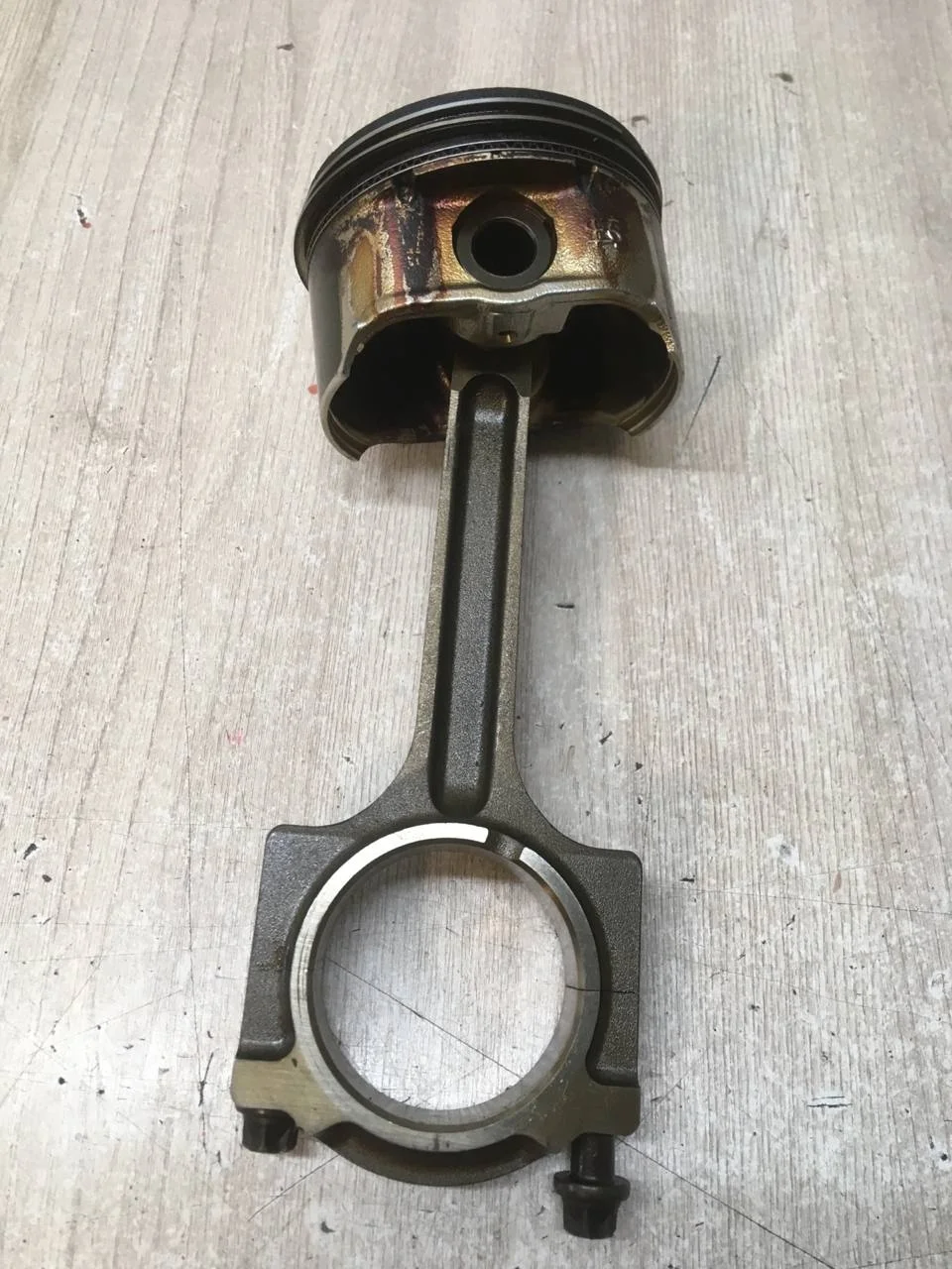 [ЧАСТЬ Б/У] Низ двигателя QQDB 1,8 - Поршень + шатун [Код: 00366580 ]