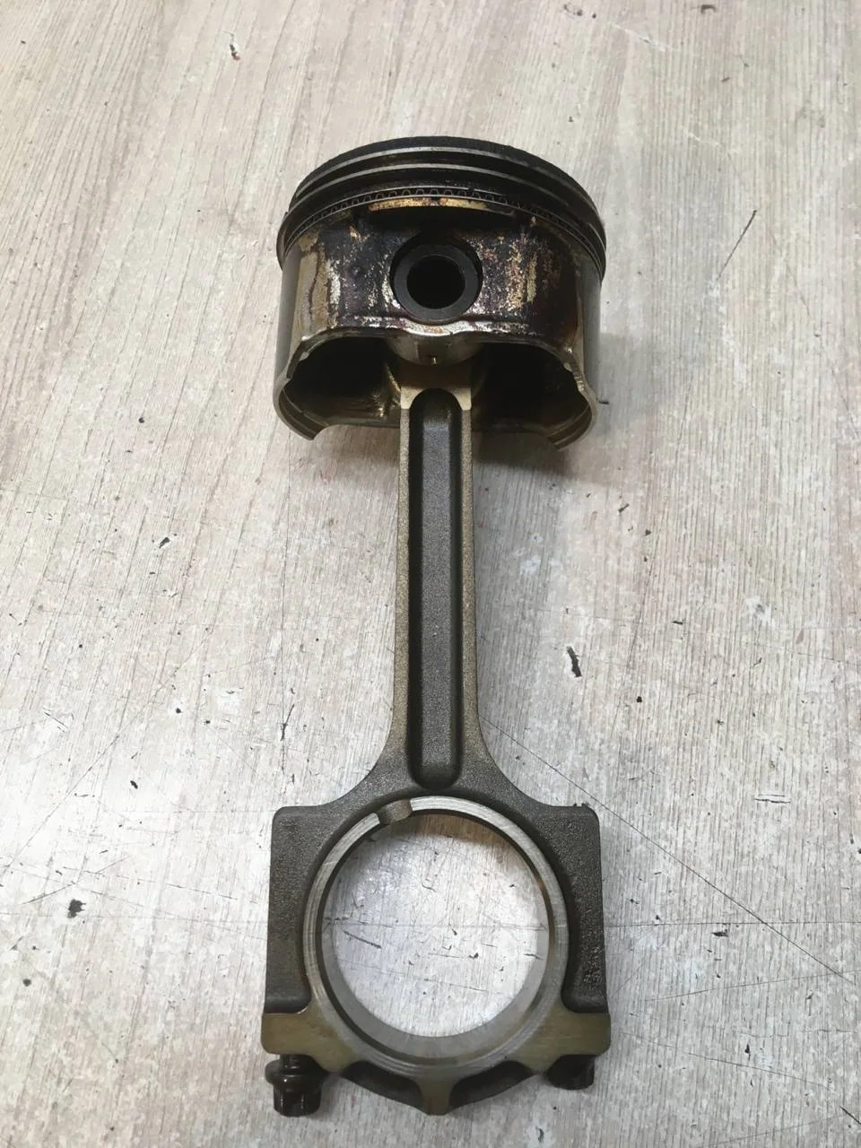 [ЧАСТЬ Б/У] Низ двигателя QQDB 1,8 - Поршень + шатун [Код: 00366581 ]